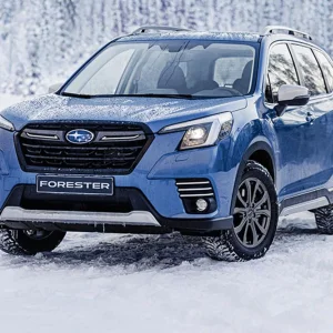 Subaru Forester i vintermiljö